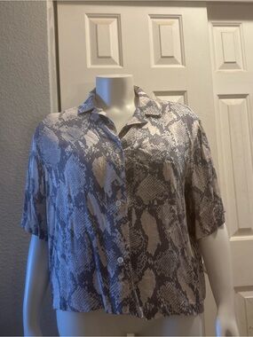 H&M Neutral Snake-Print Short-Sleeve Button-Down Shirt in Beige and Gray